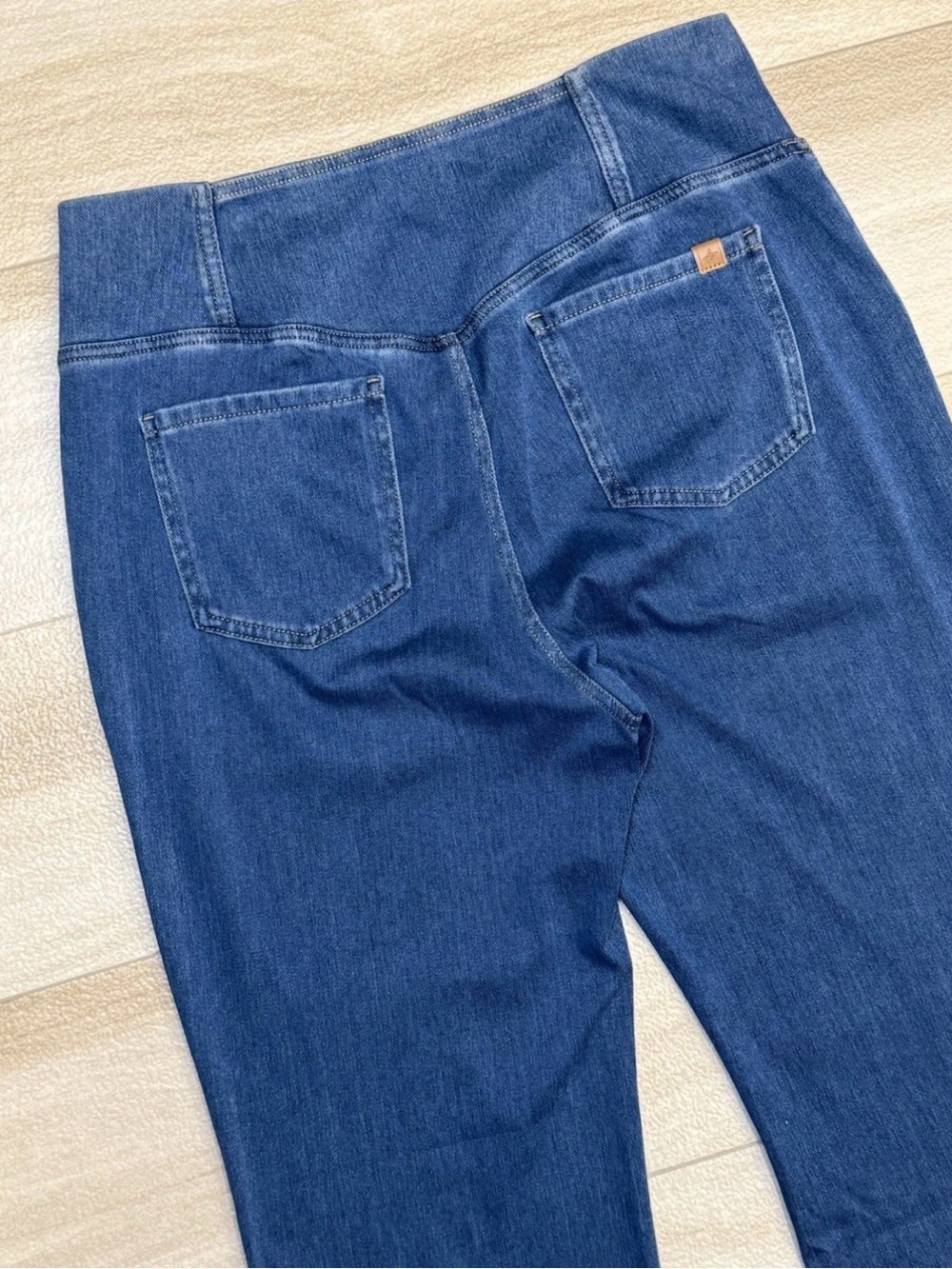 Halara Flex™ V-Cut Waist Blue Wash Flared
Stretch Jeans Pockets Women's 29 x30 - Picture 4 of 11